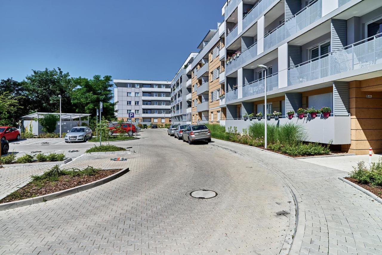 Modern Apartments Wroclaw By Renters Bagian luar foto