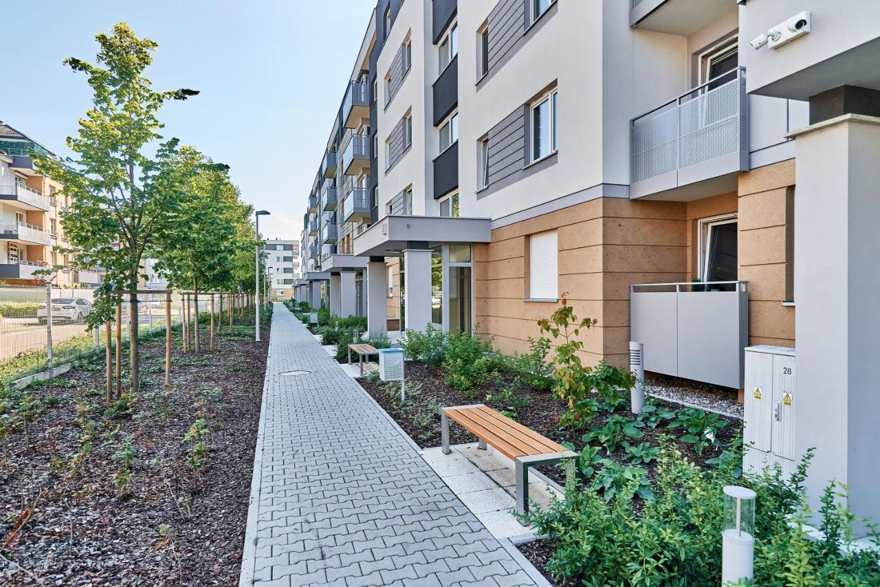 Modern Apartments Wroclaw By Renters Bagian luar foto