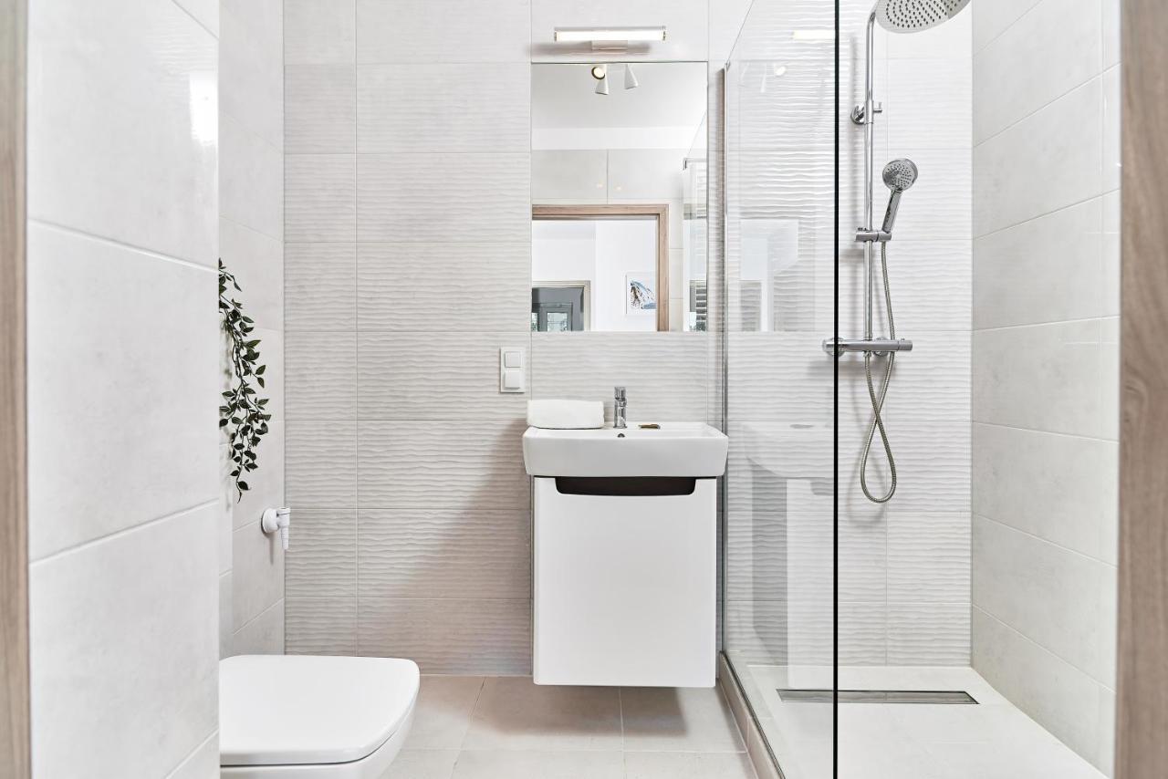 Modern Apartments Wroclaw By Renters Bagian luar foto