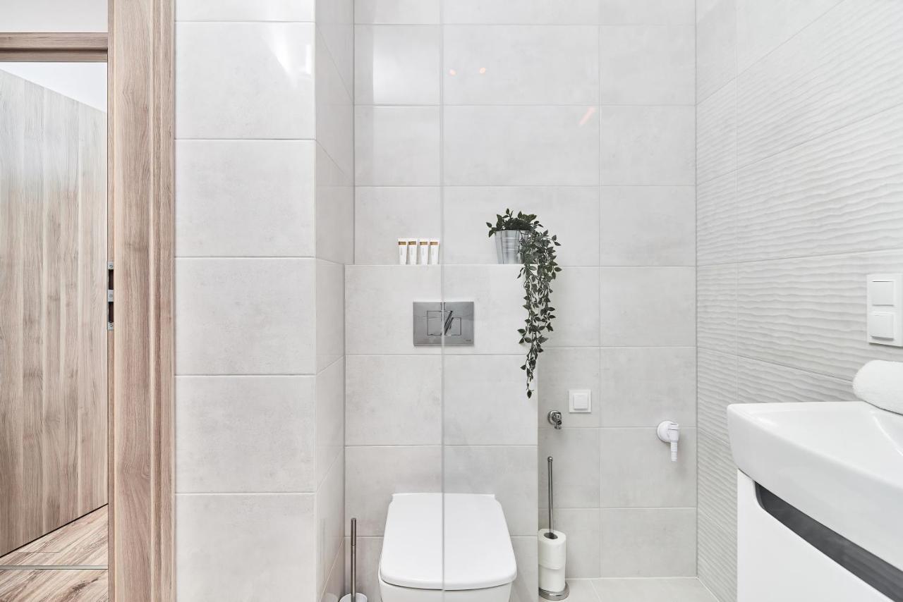 Modern Apartments Wroclaw By Renters Bagian luar foto